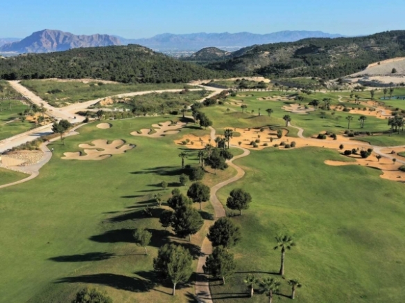 Villa de 4 dormitorios de nueva construcción en Golf Resort, Orihuela