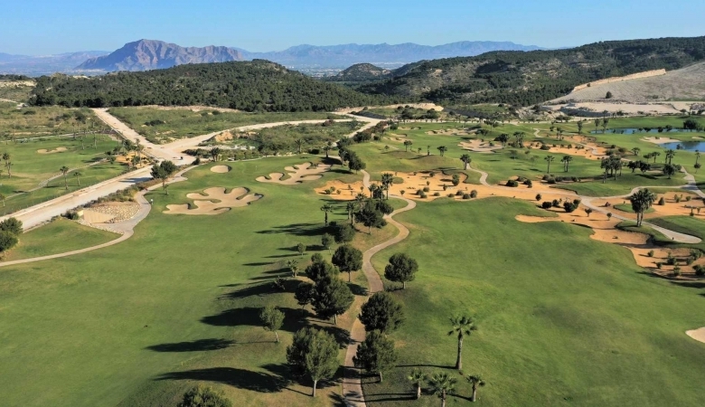 Villa de 4 dormitorios de nueva construcción en Golf Resort, Orihuela