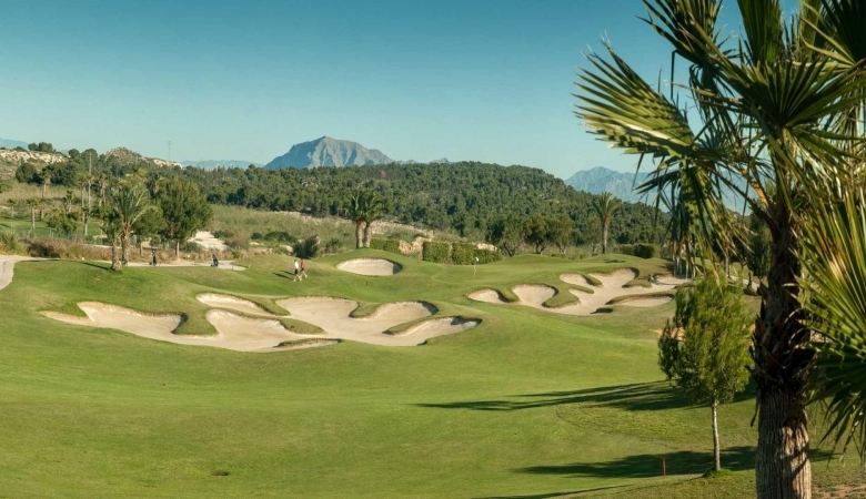 Villa de 4 dormitorios de nueva construcción en Golf Resort, Orihuela