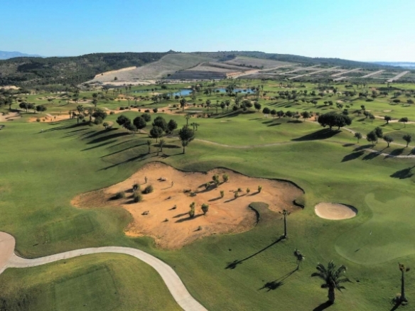 Adosado de 3 dormitorios de nueva construcción en Golf Resort, Orihuela
