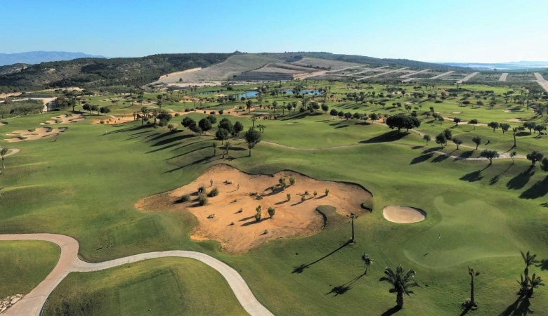 Adosado de 3 dormitorios de nueva construcción en Golf Resort, Orihuela