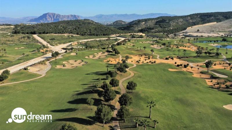Adosado de 3 dormitorios de nueva construcción en Golf Resort, Orihuela
