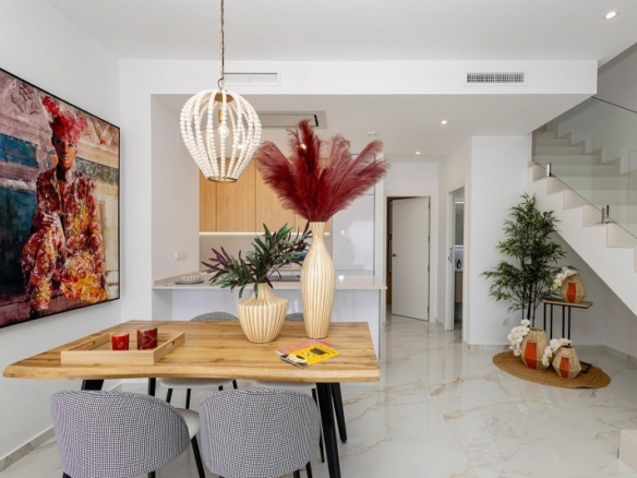 Villa de nueva construcción con piscina privada y vistas al mar en Polop
