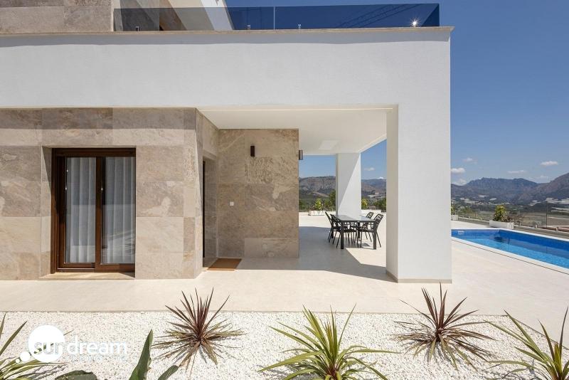 Villa de nueva construcción con piscina privada y vistas al mar en Polop