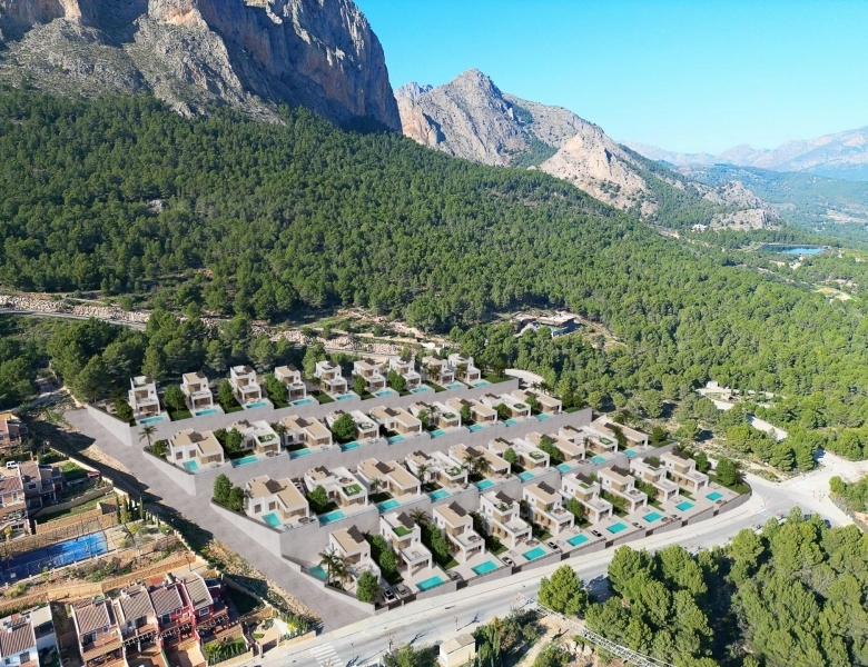 Villa de nueva construcción con piscina privada y vistas al mar en Polop