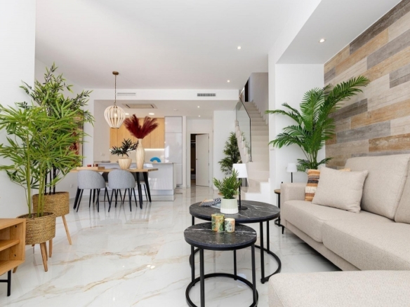Villa de nueva construcción con piscina privada y vistas al mar en Polop