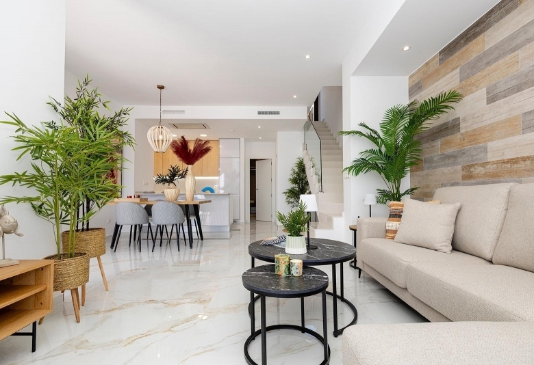 Villa de nueva construcción con piscina privada y vistas al mar en Polop