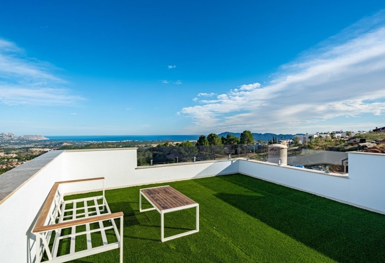 Villa de nueva construcción de una planta y piscina privada en Polop