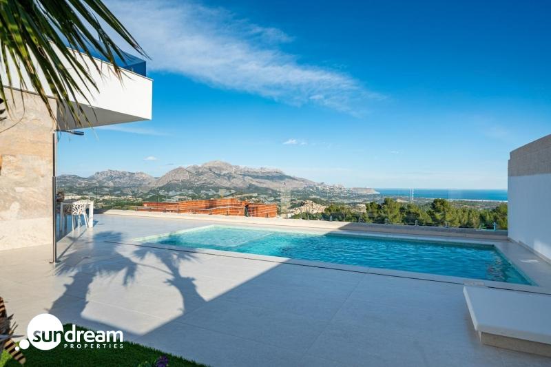 g_40114-15-3 Villa de nueva construcción de una planta y piscina privada en Polop