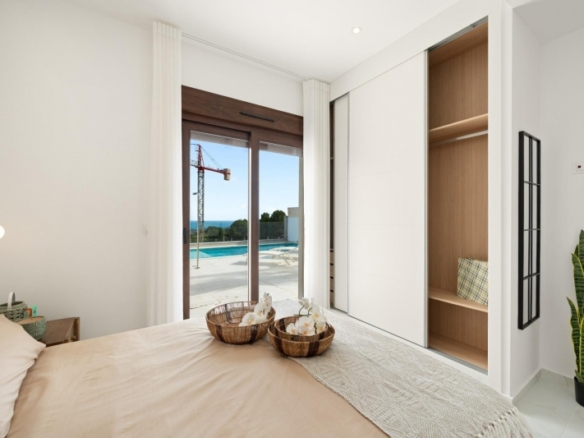 Villa de nueva construcción de una planta y piscina privada en Polop