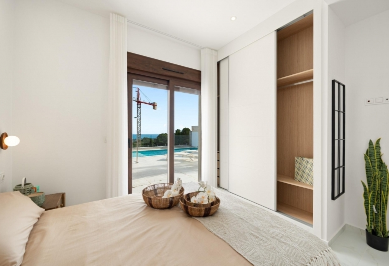 Villa de nueva construcción de una planta y piscina privada en Polop