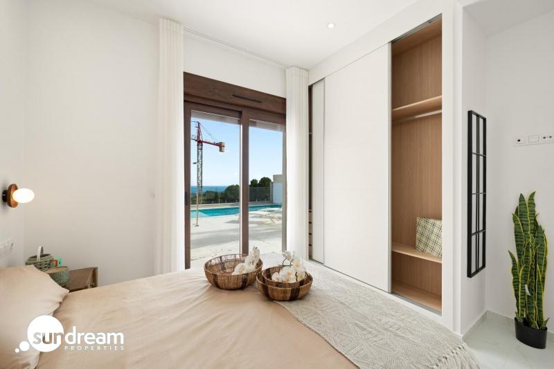 Villa de nueva construcción de una planta y piscina privada en Polop