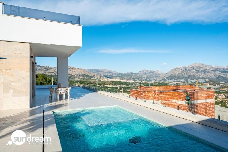 g_40114-15-4 Villa de nueva construcción de una planta y piscina privada en Polop