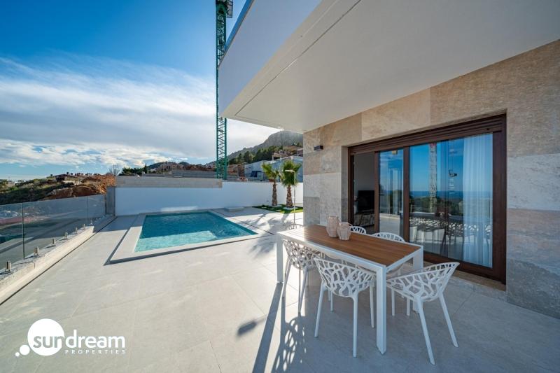 g_40114-15-7 Villa de nueva construcción de una planta y piscina privada en Polop