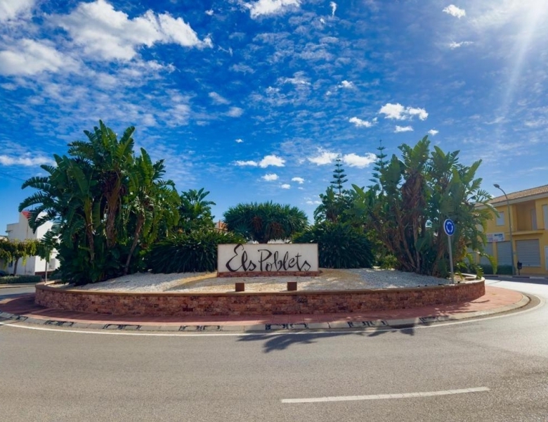 VILLA DE NUEVA CONSTRUCCIÓN CON 3 DORMITORIOS EN ELS POBLETS(DENIA)