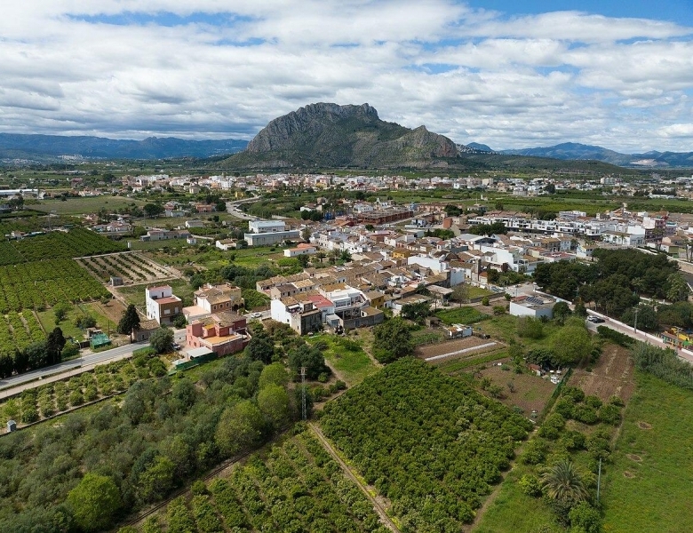 VILLA DE NUEVA CONSTRUCCIÓN CON 3 DORMITORIOS EN ELS POBLETS(DENIA)