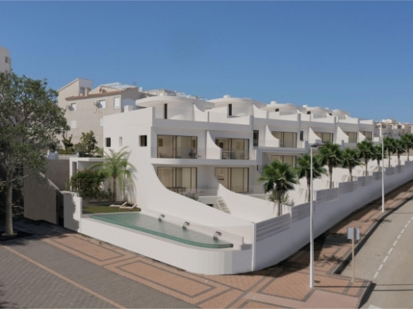 Bungalow de planta baja de 2 dorm. y semisótano a 300m de la playa en La Mata, Torrevieja