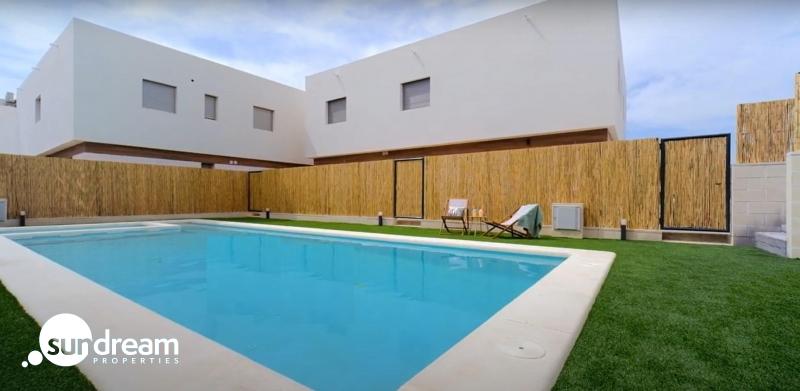 g_40189-18-12 Adosado moderno de nueva construcción con 2 dormitorios a la venta en Orihuela Costa