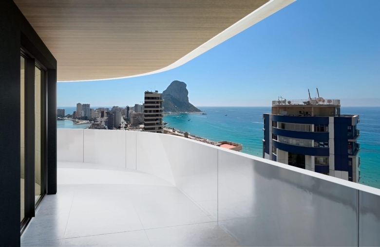 Ático de nueva construcción de 1 dormitorio a la venta a pocos pasos de la playa en Calpe.