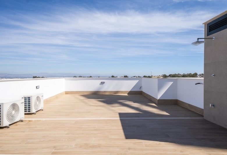 Villa obra nueva venta con piscina La Finca Golf Algorfa