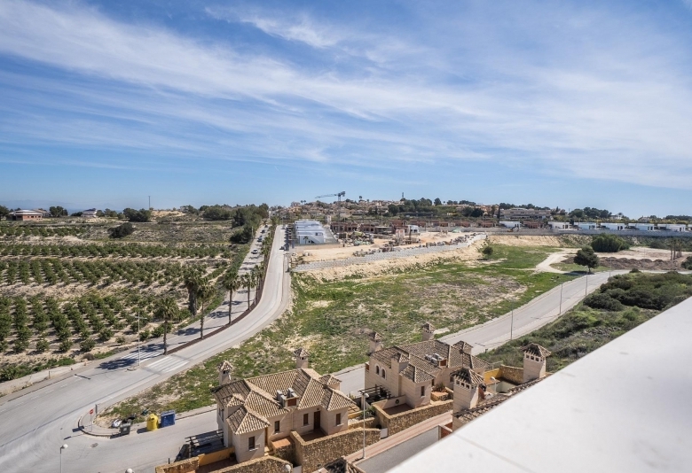 Villa obra nueva venta con piscina La Finca Golf Algorfa