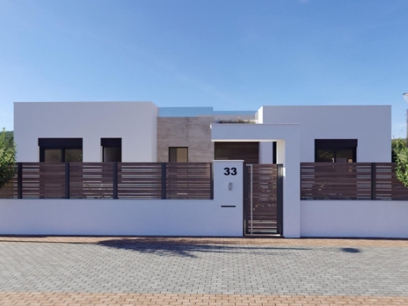 Chalet en una planta con solarium y piscina privada en Golf Resort, Murcia