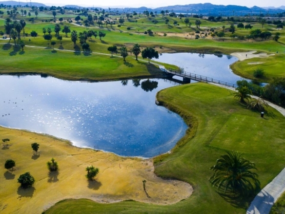 Villa en venta de obra nueva con piscina Golf Orihuela