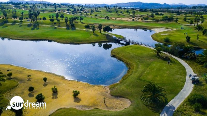 Villa en venta de obra nueva con piscina Golf Orihuela