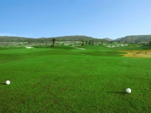 Villa en venta de obra nueva con piscina Golf Orihuela