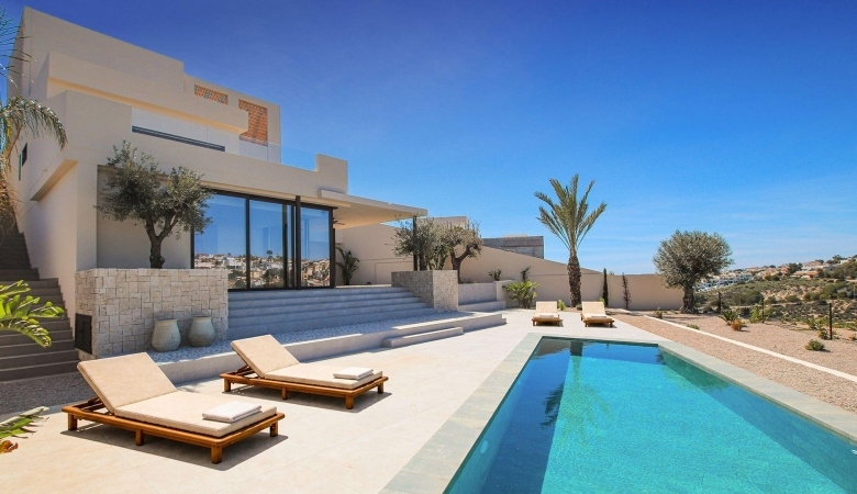Villa de lujo con 4 dormitorios y piscina privada en la urbanización La Marina, San Fulgencio