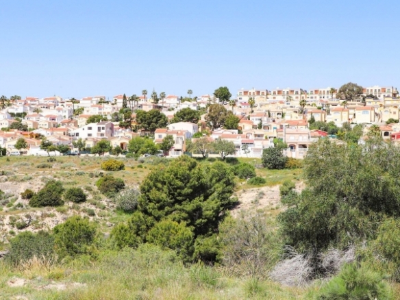 Villa de lujo de 4 dormitorios en una planta con piscina privada y sótano en la urbanización La Marina(San Fulgencio)