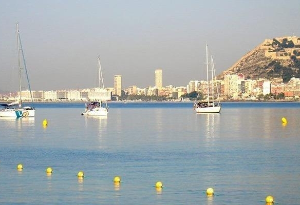 Apartamento de 2 dormitorios cerca de la playa a la venta en el Vergel(Denia)