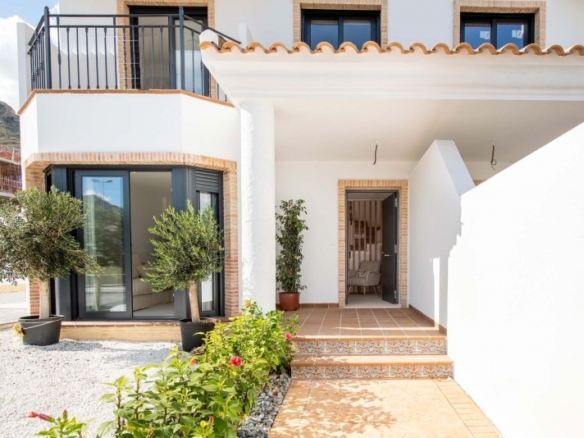 Chalet adosado en venta obra nueva con piscina en Cox