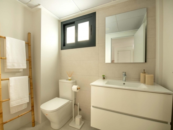 Chalet adosado en venta obra nueva con piscina en Cox