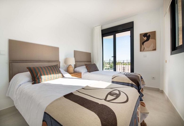 Chalet adosado en venta obra nueva con piscina en Cox