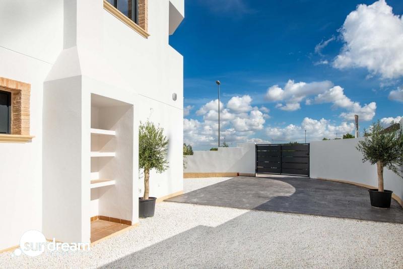 Chalet adosado en venta obra nueva con piscina en Cox