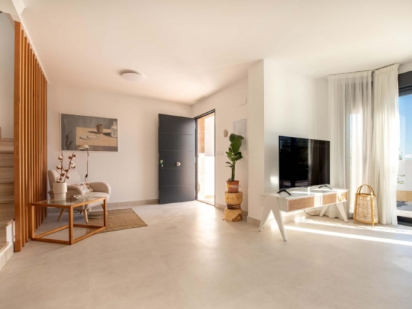 Chalet adosado en venta obra nueva con piscina en Cox