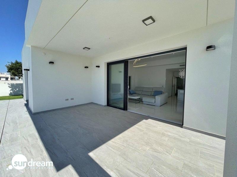 g_42059-14-17 Villa de nueva construción con 3 dormitorios y piscina privada a la venta en Rafal(Alicante)