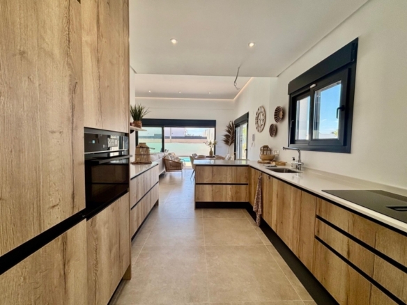 Villa de nueva construción con 3 dormitorios y piscina privada a la venta en Rafal(Alicante)