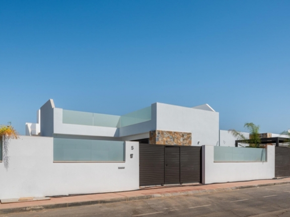 Villa en venta obra nueva con piscina en San Javier