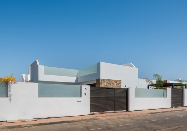Villa en venta obra nueva con piscina en San Javier