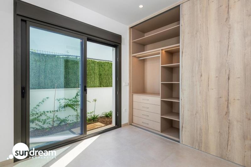 Villa en venta obra nueva con piscina en San Javier