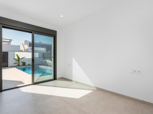 Villa en venta obra nueva con piscina en San Javier