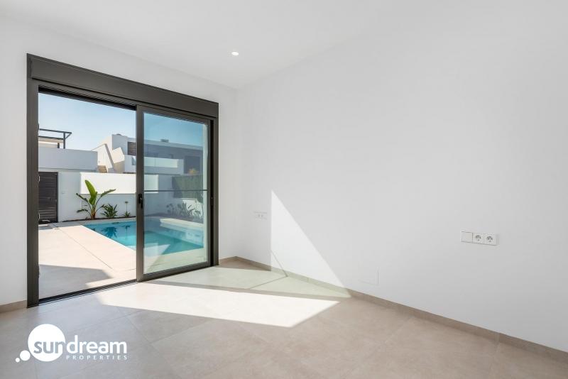 Villa en venta obra nueva con piscina en San Javier