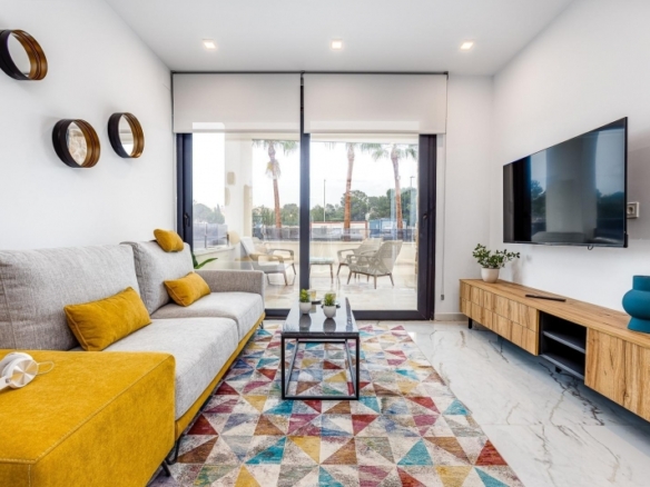 Bungalow de planta alta con 2 dormitorios a la venta en Lo Marabú, Ciudad Quesada