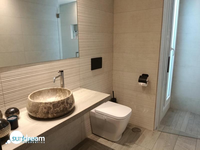 Villa en venta con piscina La Finca Golf Resort Algorfa