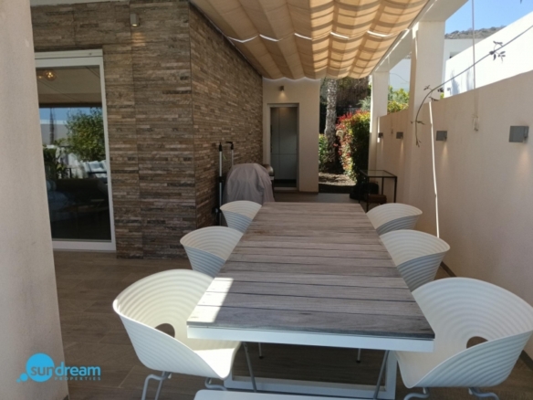 Villa en venta con piscina La Finca Golf Resort Algorfa