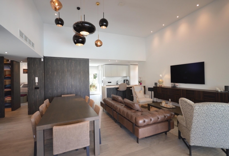 Villa en venta con piscina La Finca Golf Resort Algorfa
