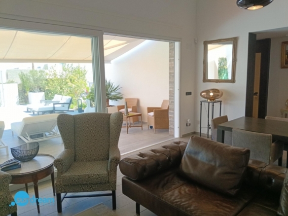 Villa en venta con piscina La Finca Golf Resort Algorfa