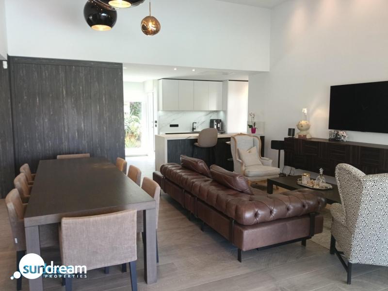 Villa en venta con piscina La Finca Golf Resort Algorfa